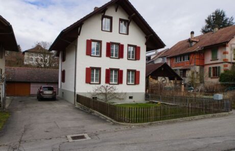 Neuenegg kleineres Mehrfamilienhaus